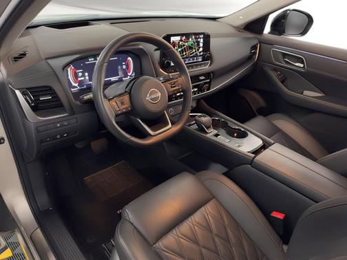 Champagne Silver Metallic/Super Black 2023 Nissan Rogue Platinum