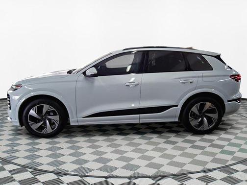 2025 Audi Q6 e-tron Prestige quattro