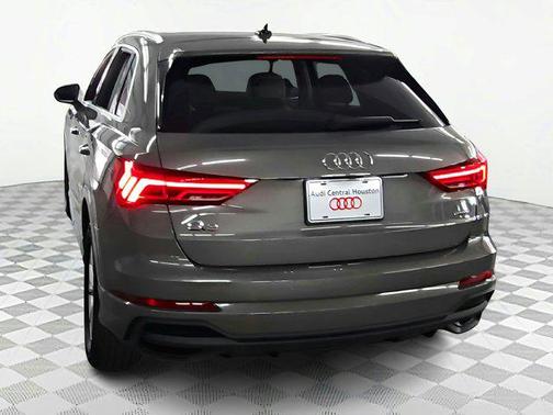 2022 Audi Q3 45 S line Premium
