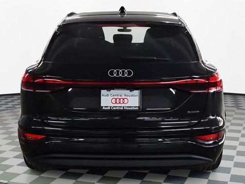 2025 Audi Q6 e-tron Prestige quattro