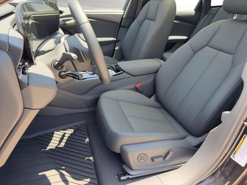 Mythos Black Metallic 2025 Audi A6 e-tron Premium Plus
