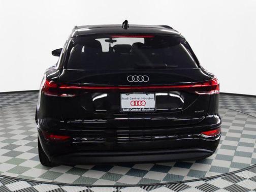 2025 Audi Q6 e-tron Prestige quattro