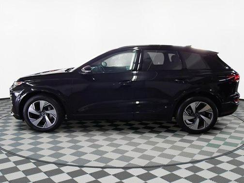 2025 Audi Q6 e-tron Prestige quattro