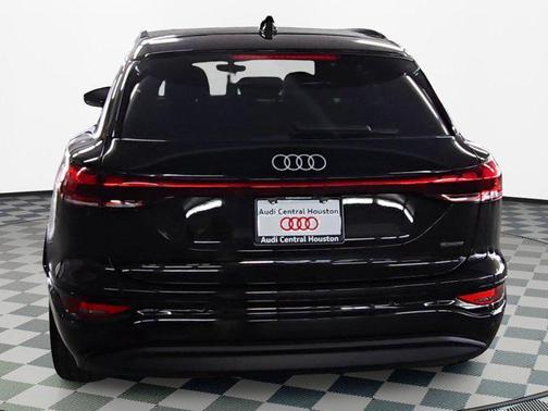 2025 Audi Q6 e-tron Prestige quattro