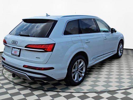 2025 Audi Q7 55 Premium Plus