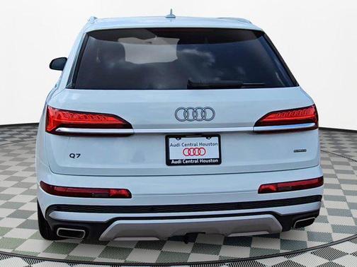 2025 Audi Q7 55 Premium Plus