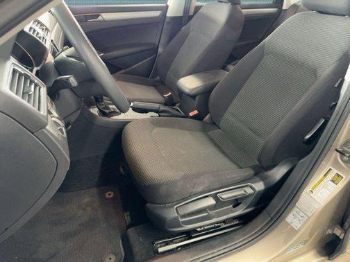 2016 Volkswagen Passat 1.8T S