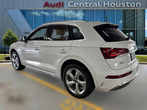 2022 Audi Q5 45 S line Premium Plus