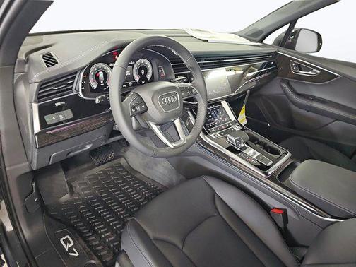 2025 Audi Q7 55 Premium Plus