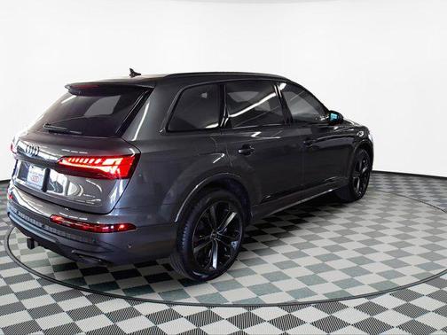 2025 Audi Q7 55 Premium Plus