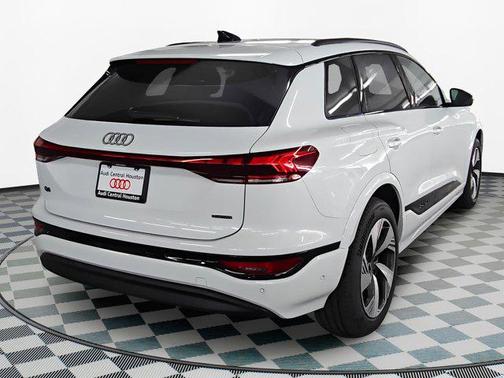 2025 Audi Q6 e-tron Premium Plus quattro