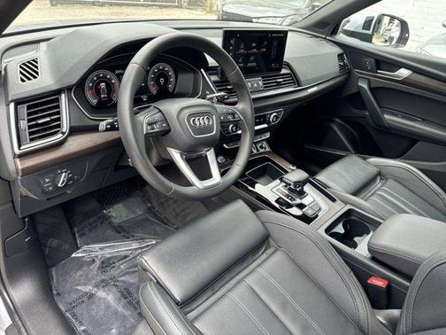 2023 Audi Q5 45 S line Premium Plus