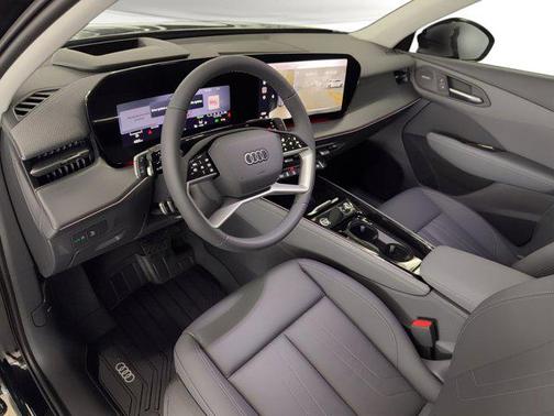 Mythos Black Metallic 2026 Audi Q3 TFSI quattro S tronic