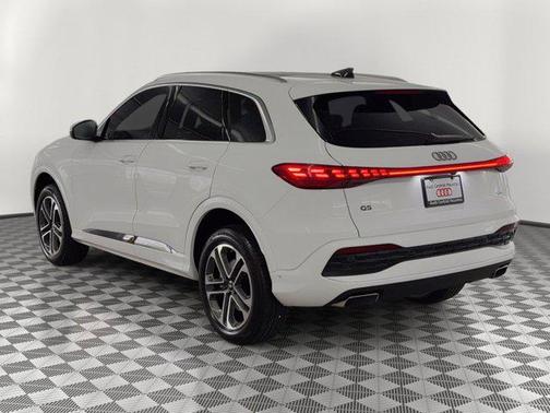 Arkona White 2026 Audi Q5 Premium TFSI quattro S tronic