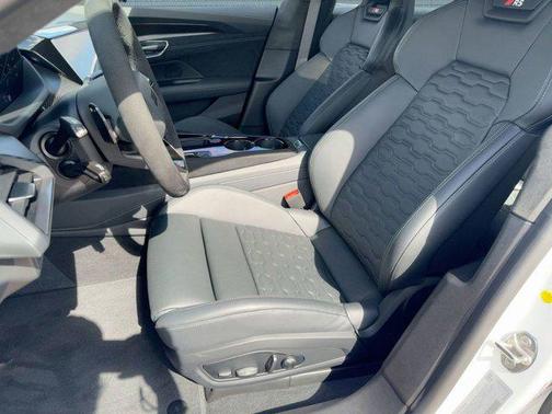 2025 Audi RS e-tron GT performance