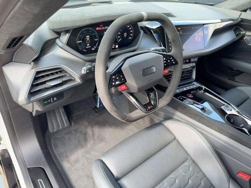 2025 Audi RS e-tron GT performance