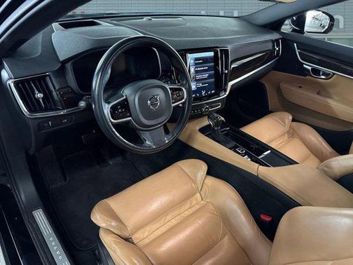 2017 Volvo S90 T6 Momentum