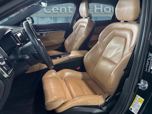 2017 Volvo S90 T6 Momentum