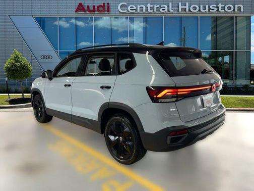 2025 Volkswagen Taos 1.5T SE Black