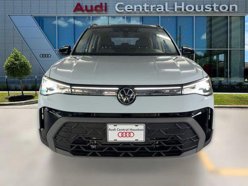 2025 Volkswagen Taos 1.5T SE Black
