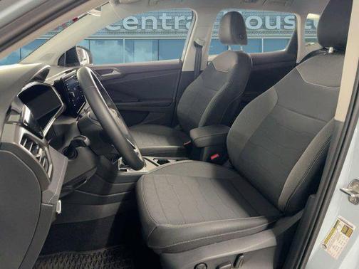 2025 Volkswagen Taos 1.5T SE Black