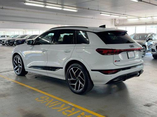 2025 Audi SQ6 e-tron Prestige quattro