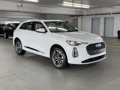 2025 Audi Q5 Premium TFSI quattro S tronic