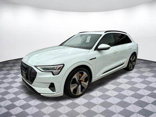 2022 Audi e-tron Premium Plus