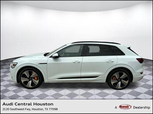2022 Audi e-tron Premium Plus