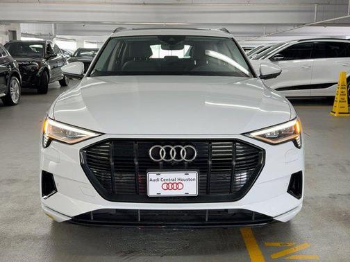 2021 Audi e-tron Premium Plus