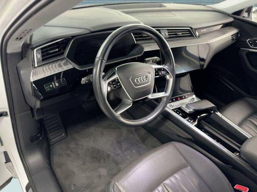 2021 Audi e-tron Premium Plus