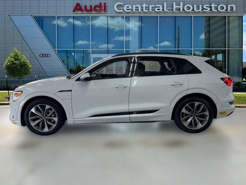 2021 Audi e-tron Premium Plus