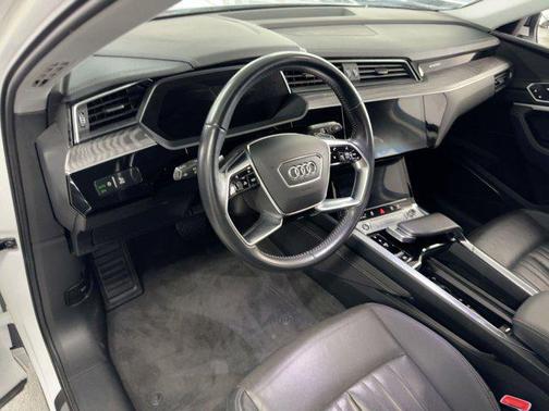 2021 Audi e-tron Premium Plus