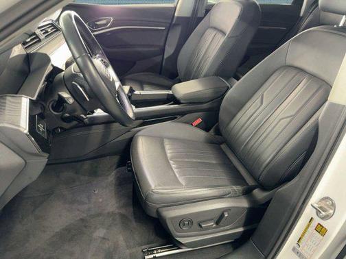2021 Audi e-tron Premium Plus