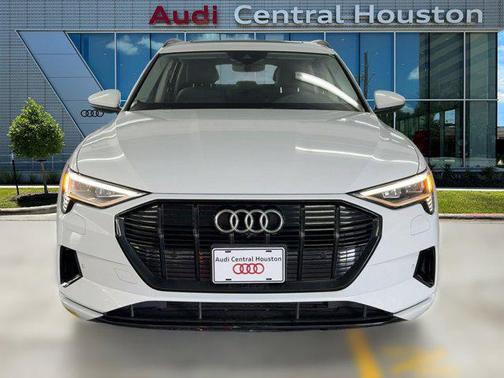 2021 Audi e-tron Premium Plus