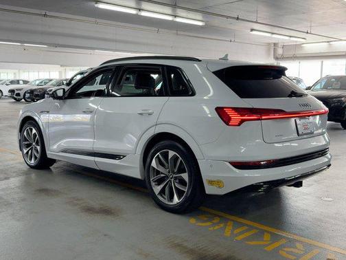 2021 Audi e-tron Premium Plus