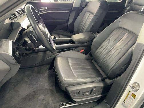 2021 Audi e-tron Premium Plus