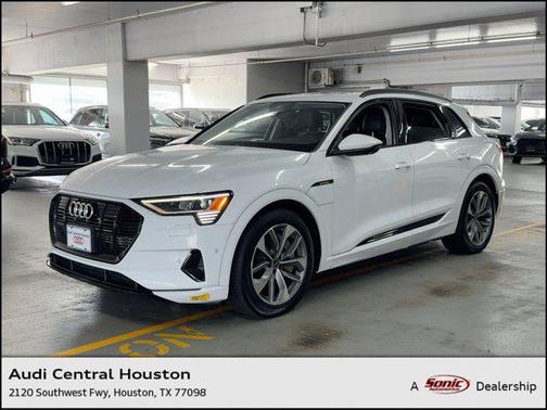 2021 Audi e-tron Premium Plus