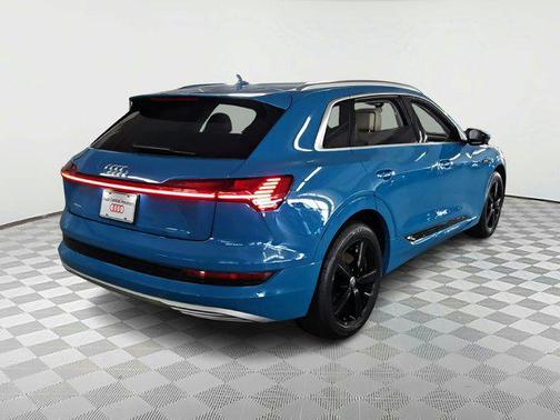 2019 Audi e-tron Premium Plus