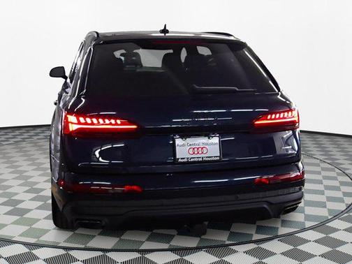 2025 Audi Q7 55 Premium Plus