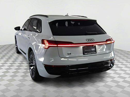 2024 Audi Q8 e-tron Prestige