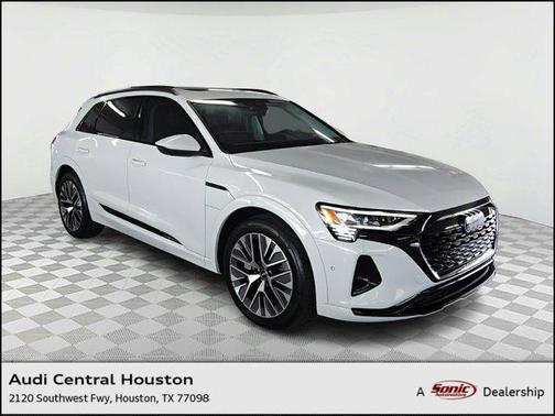 2024 Audi Q8 e-tron Prestige