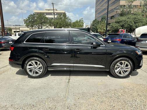 2024 Audi Q7 55 Premium Plus