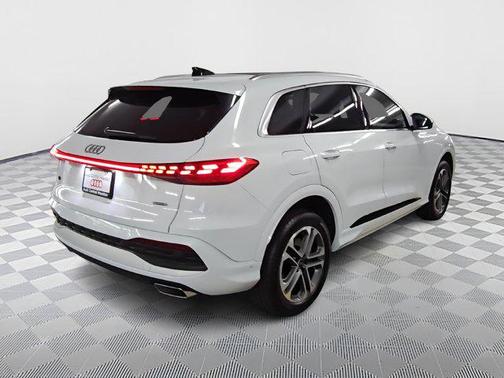 2025 Audi Q5 Premium
