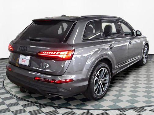 2025 Audi Q7 45 Premium Plus