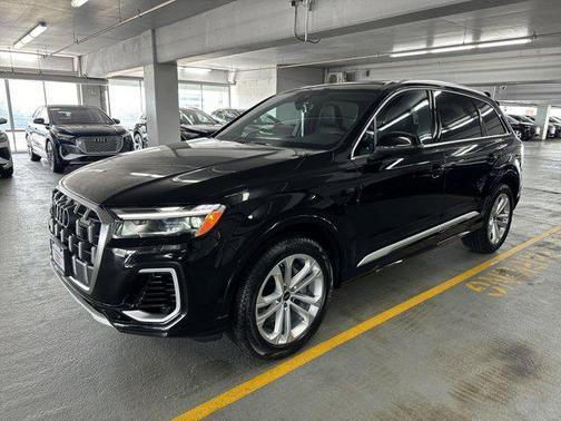 2025 Audi Q7 55 Premium Plus