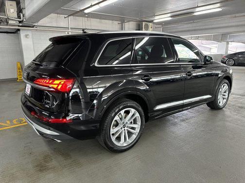 2025 Audi Q7 55 Premium Plus