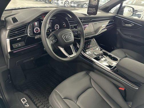 2025 Audi Q7 55 Premium Plus
