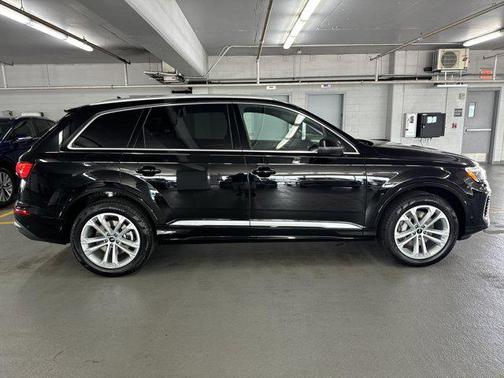2025 Audi Q7 55 Premium Plus