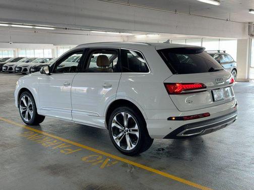 2022 Audi Q7 55 Premium Plus
